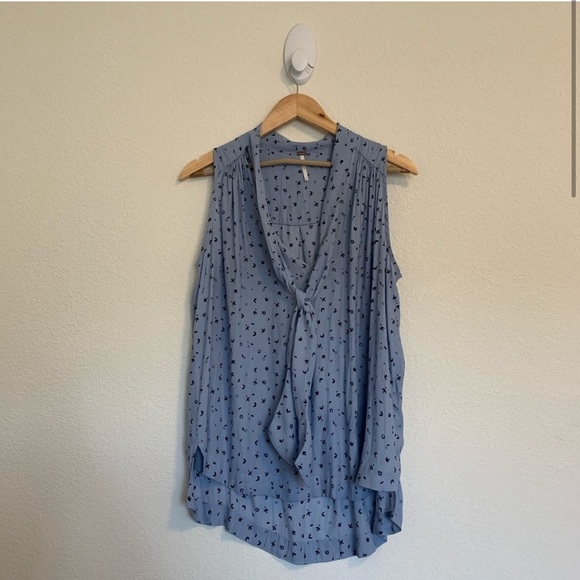 • FREE PEOPLE • blue tie neck patterned blouse - Picture 3 of 6